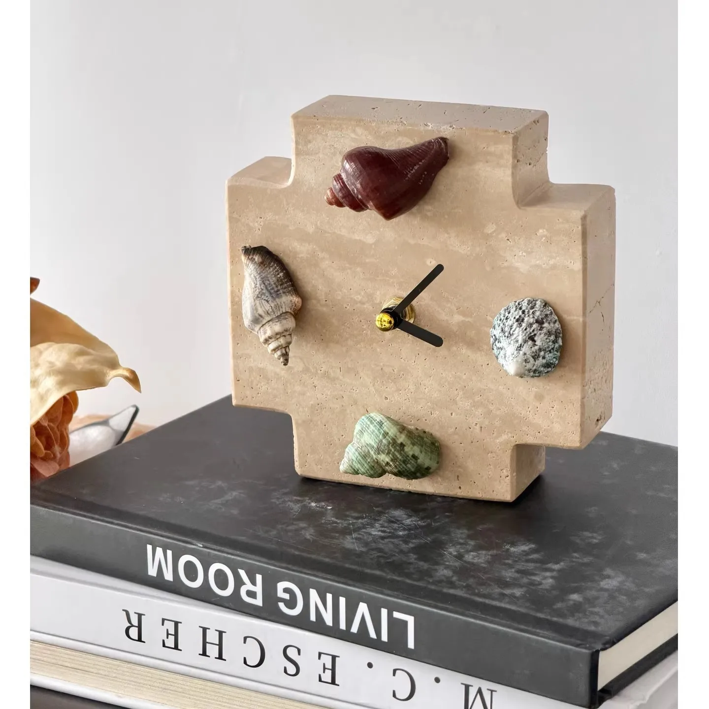 Original French retro gentle color home shadow clock creative model house home study bedroom desktop ornament
