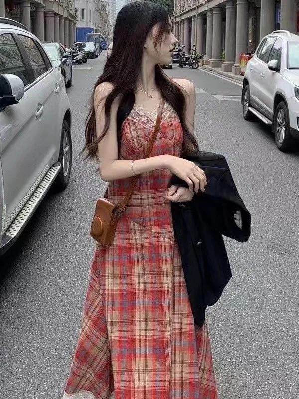 Summer women's explosive street dress 2024 new style red and white temperament plaid patchwork lace edge sling dress JBKL