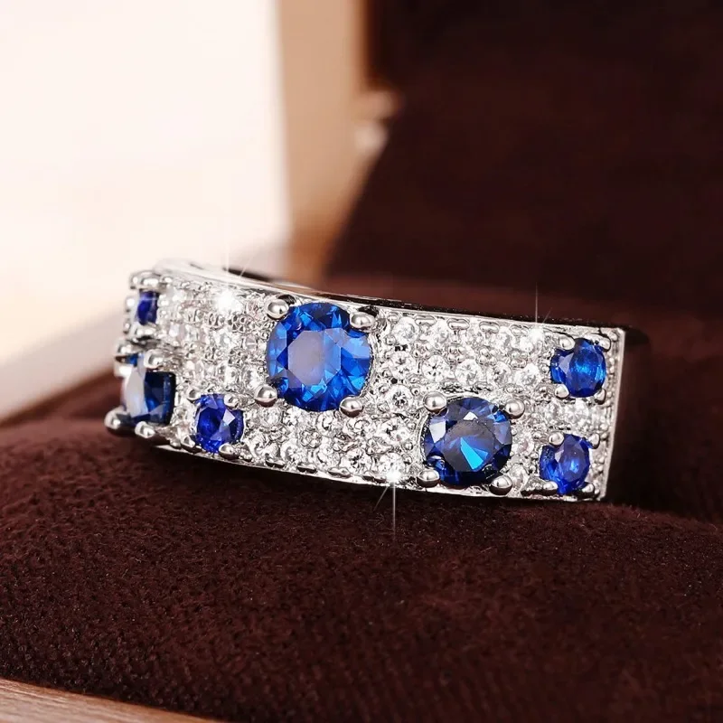 2026 New Fashionable Temperament Blue and White Inlaid Cubic Zirconia Ring Dazzling Bride Attending Banquet Klein Jewelry