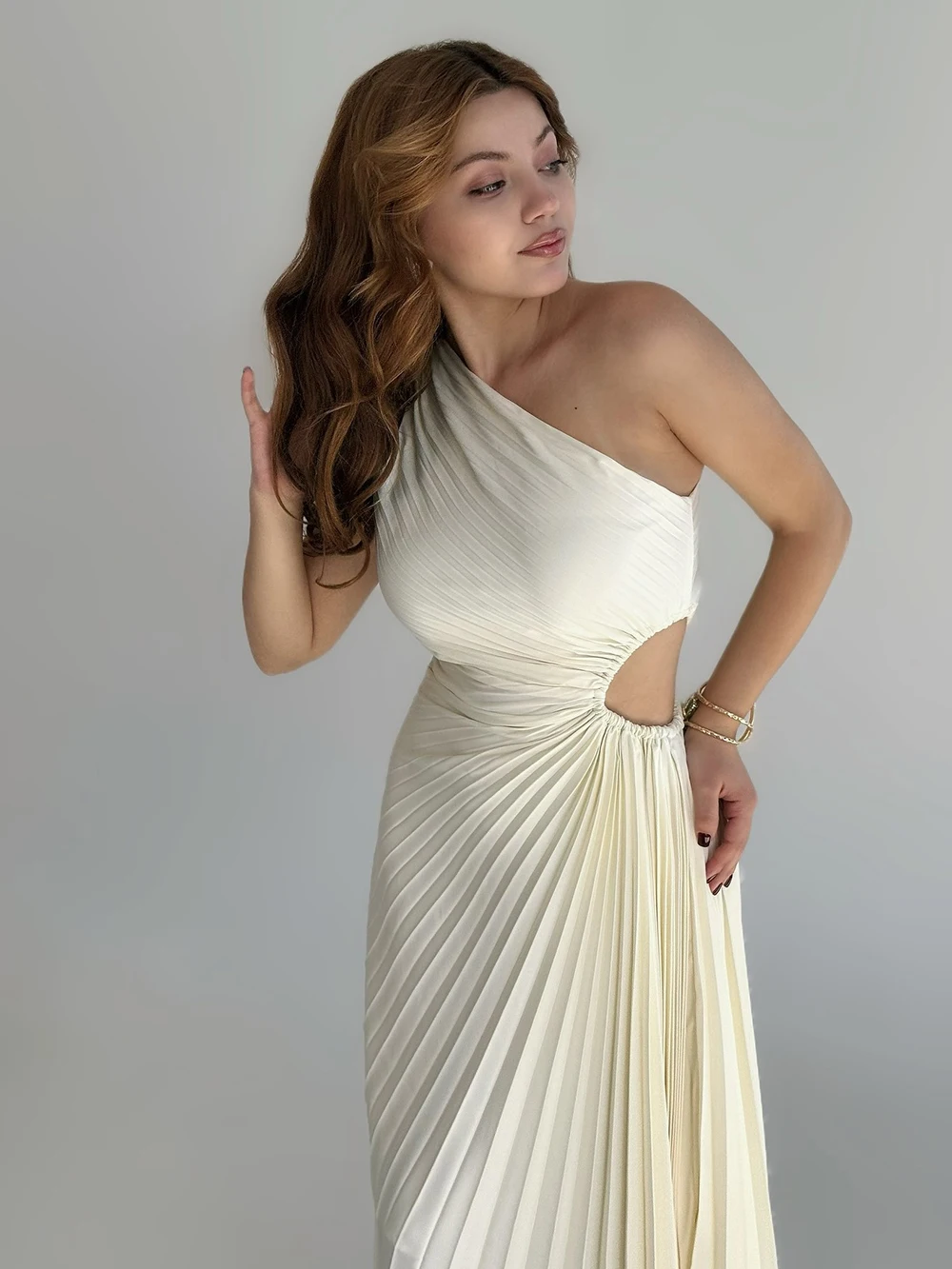 Modphy cor sólida um ombro plissado vestido irregular para mulher sexy sem mangas oco para fora magro vestido longo feminino vestitos