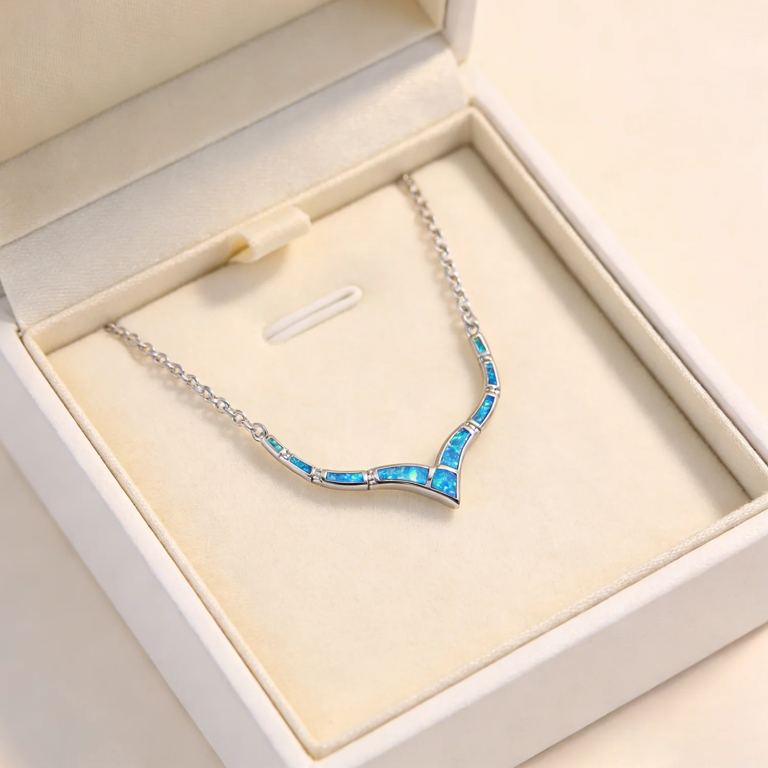 Unique Design Hot Sale Blue Fire Opal Necklaces for Charm Women Luxury Fashion Jewelry Pendant Necklace Gifts for Wedding Dating