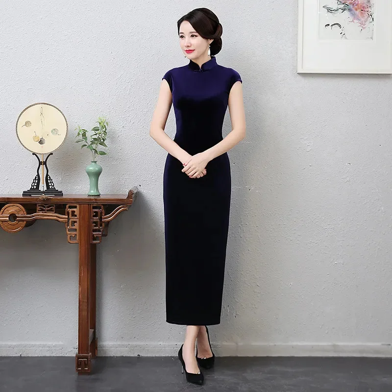 Women Golden Velvet Dress Middle aged Female Cheongsam 2024 Spring/Summer New Sleeveless Simple Long Dresses 4XL