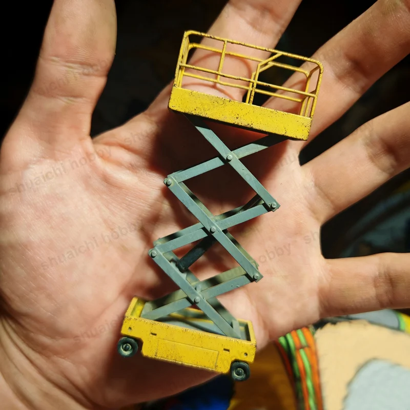 1PCS 1/64 Scale Scissor Lift Platform Model 3D Printed Aerial Work Lifting Deck Static Ornament for DIY Miniature Diorama Scene