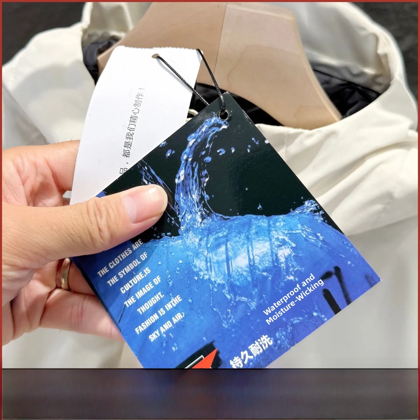 

Водонепроницаемая хлопковая мужская куртка, легкая уличная куртка с капюшоном и молнией, украшенная функциональю, зимнее новое поступление, модный хлопок...