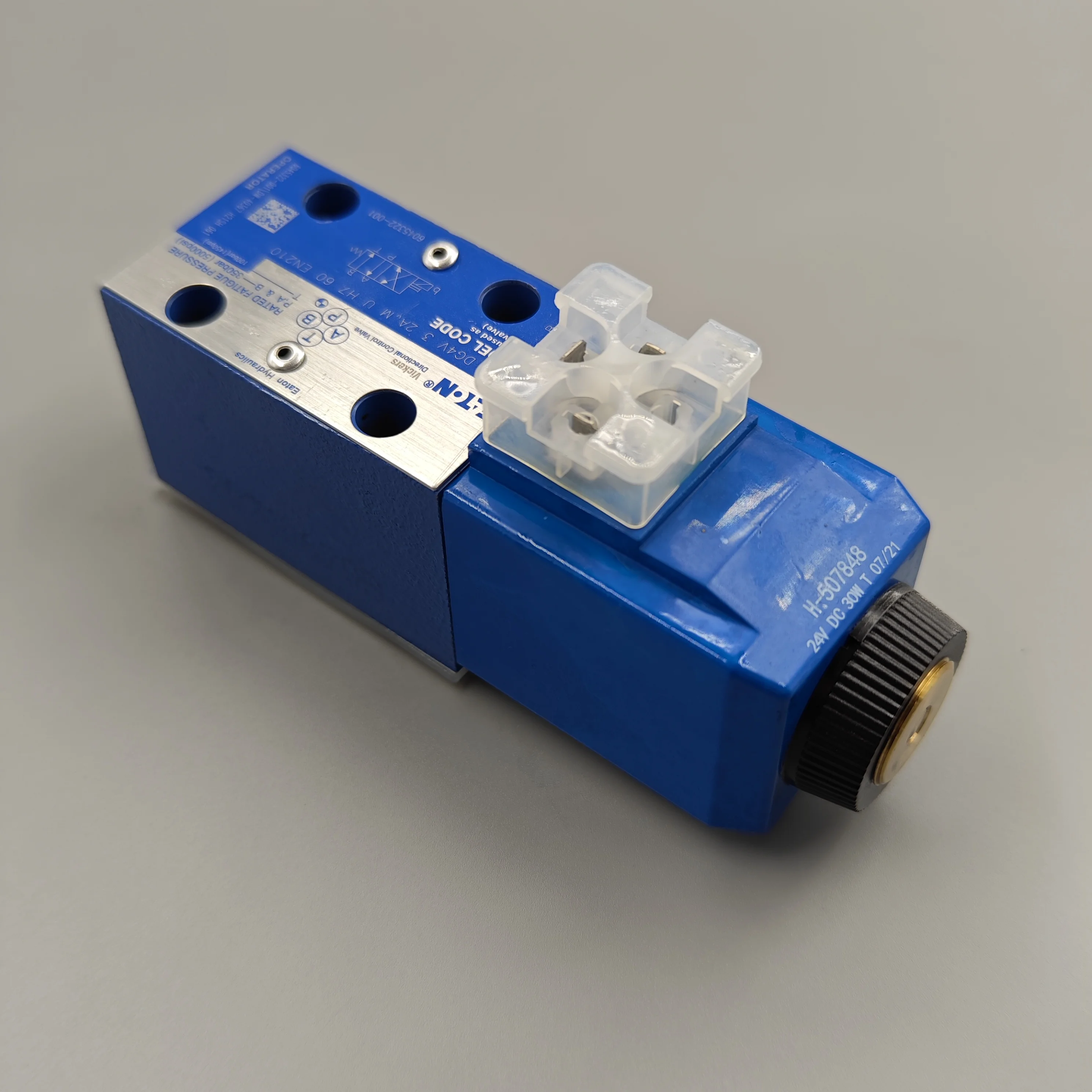 Directly Selling eat on Original DG4V-3-2A-M-U-H7-60 Directional Control Valve Hydraulic Solenoid Valve