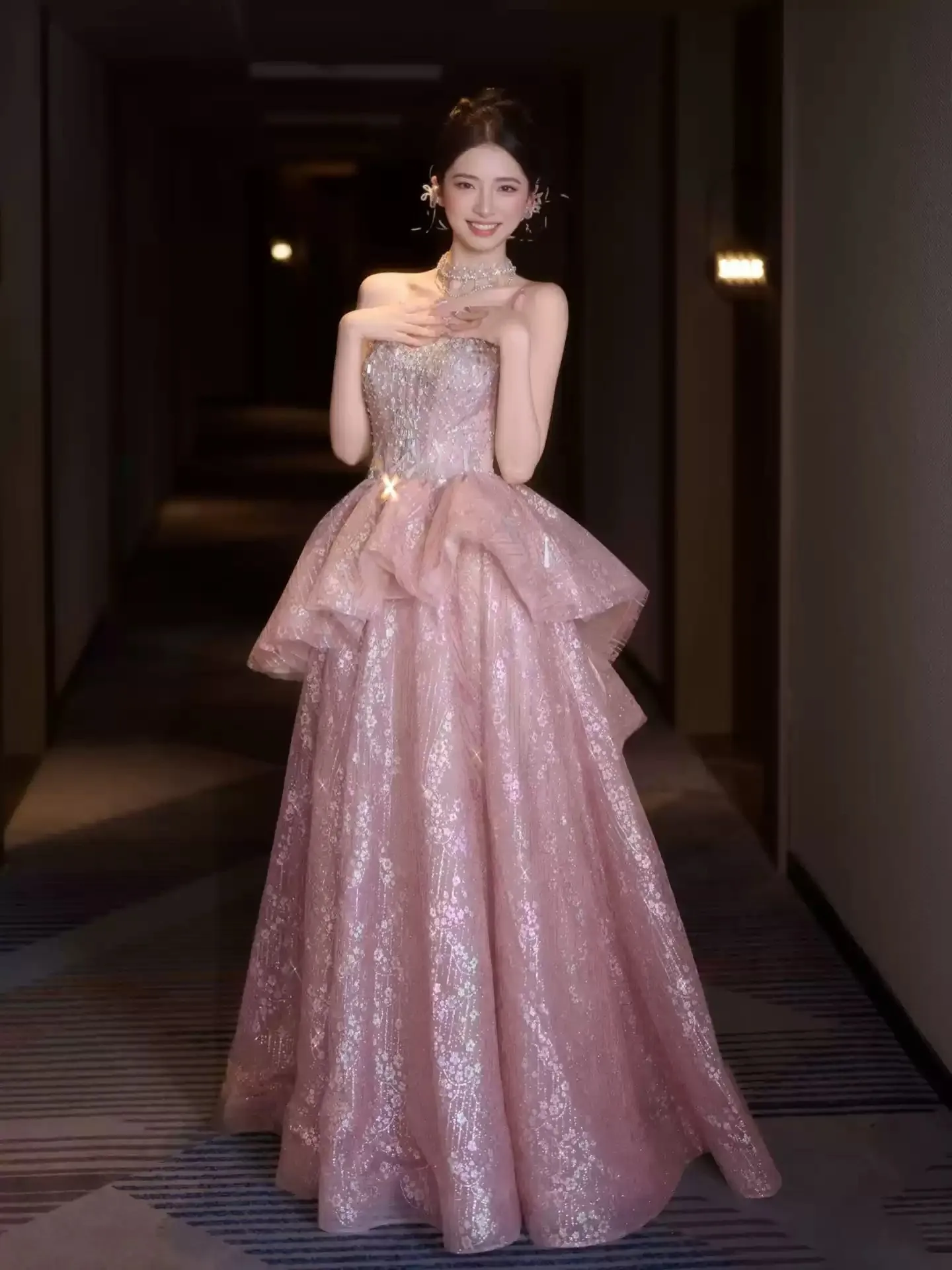 Glänzendes rosa Abendkleid, schulterfrei, hohe Taille, Ballkleider, Schichten, Tüll, Partykleider