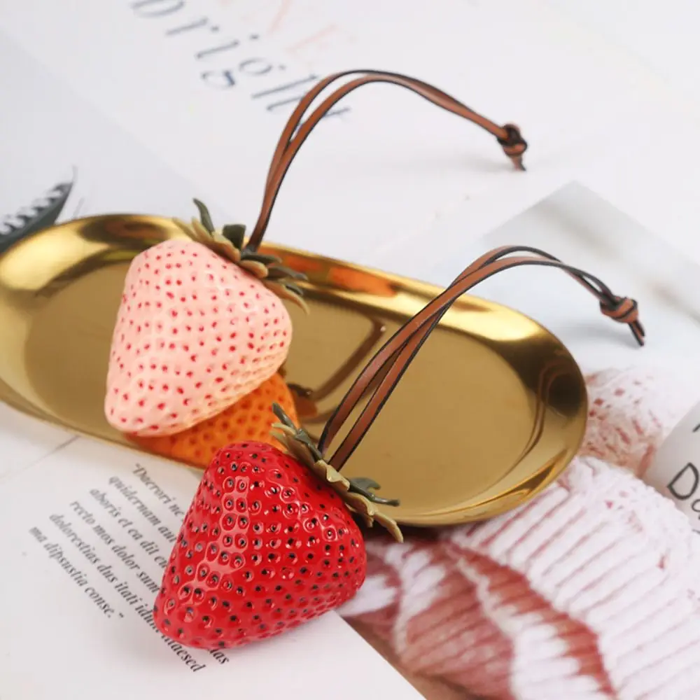 Elegant Resin Strawberry Key Ring 3D Design Handmade Bag Charm Waterproof Fruit Pendant Funny Keychain Bag Decoration