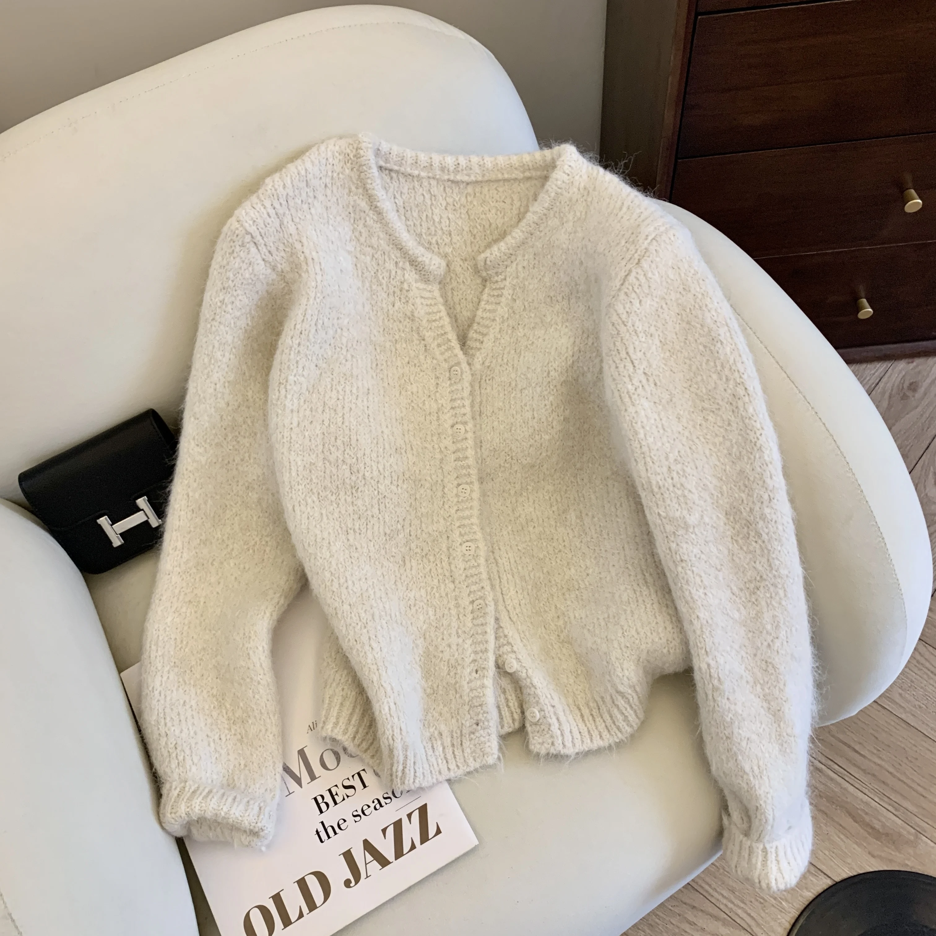 Women Off White V-Neck Cardigan Sweater Korean Style Long Sleeves Solid Color Cashmere Sweater Vintage Y2k 2000s Clothes Autumn