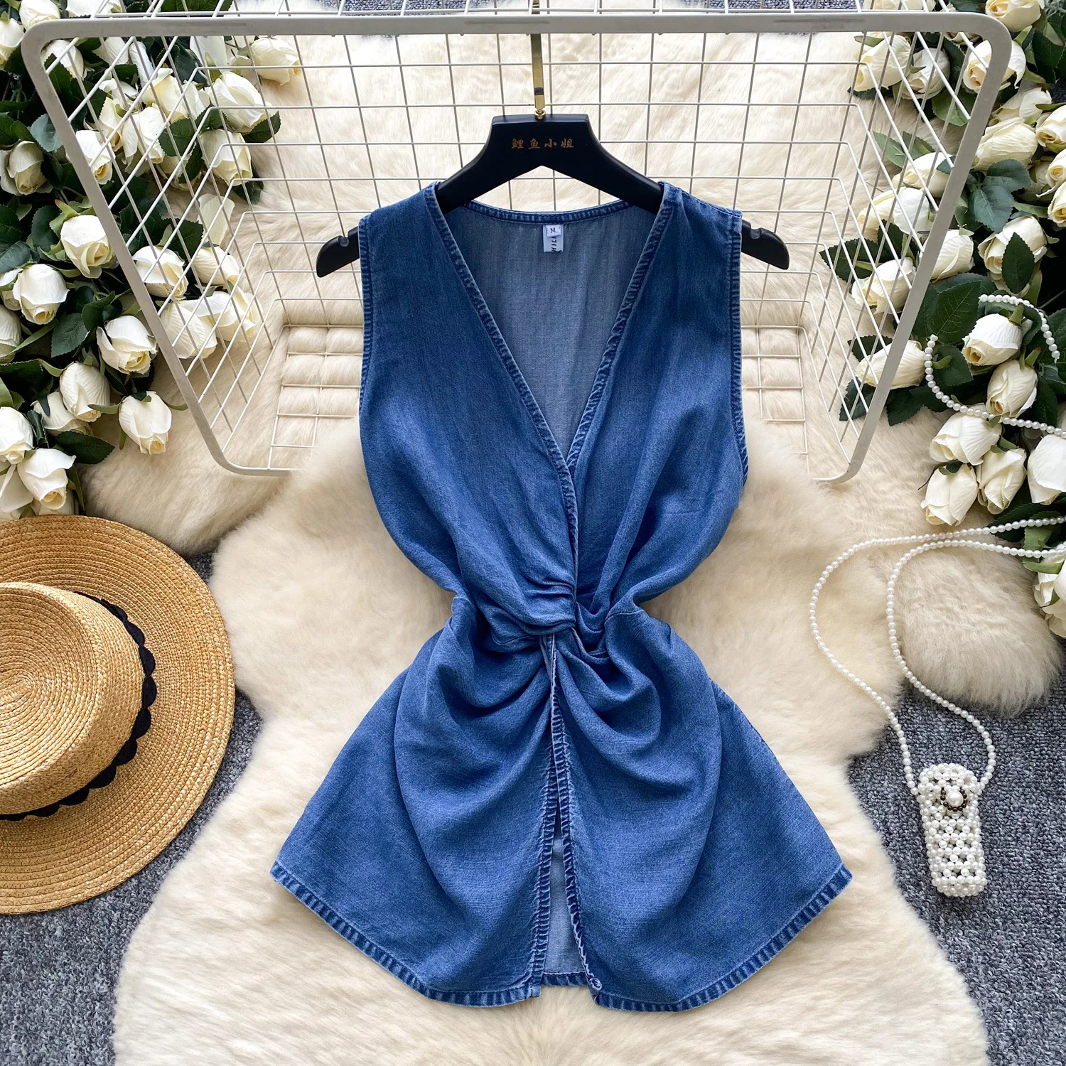 

Light Mature Retro Top Women's Summer New Fashion Design Sense V-neck Kink Split Sleeveless Denim Vest