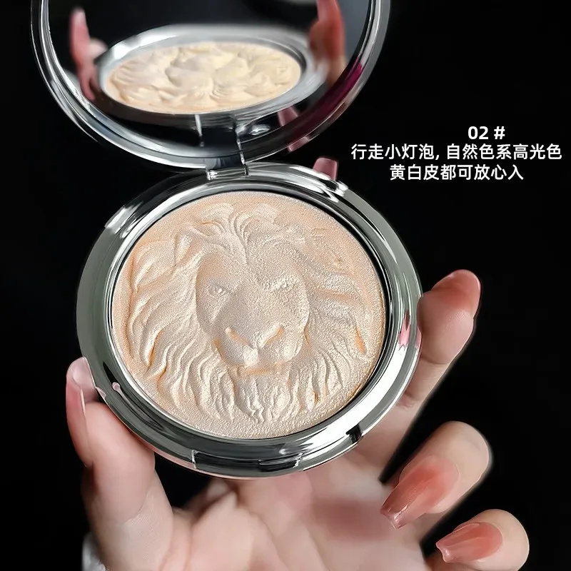 لوحة هايلايتر 3 في 1 من Lion Ginger: مسحوق لامع ناعم لظلال الأنف/عظم الحواجب/العين، محيط الوجه ولون تفتيح:02