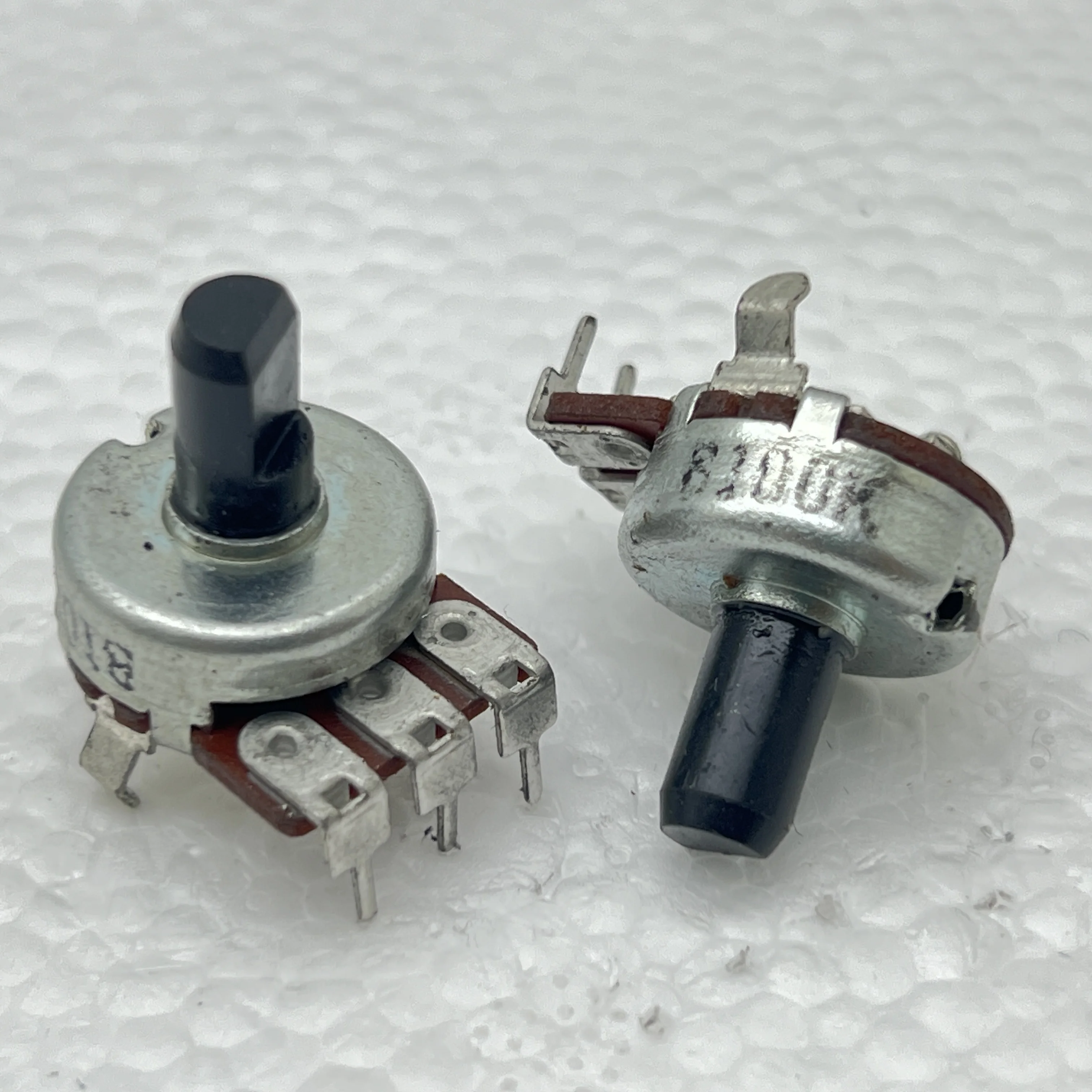 2 Stück Taiwan ALPHA WH1212 Lautstärkeregler-Potentiometer Single B100K B504