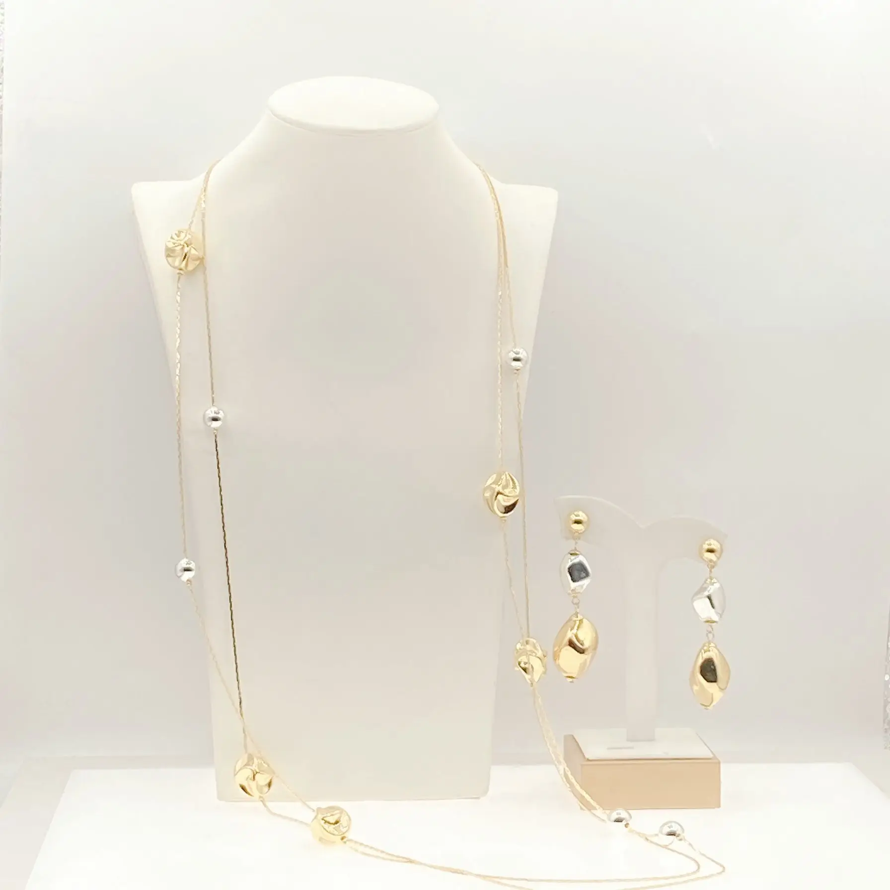 YULAILI Luxury Design Wedding Bride Long Chain Jewelry Set High Quality Face Pendant Two Tone Earrings Gold Plated Jewelry Set