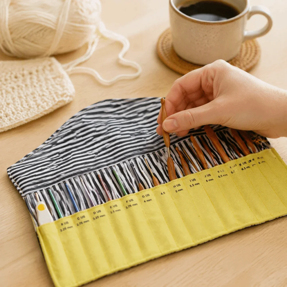 Oxford Cloth Material Crochet Hook Storage Bag Folding Structure Size Markings Knitting Needle Organizer Portable Design