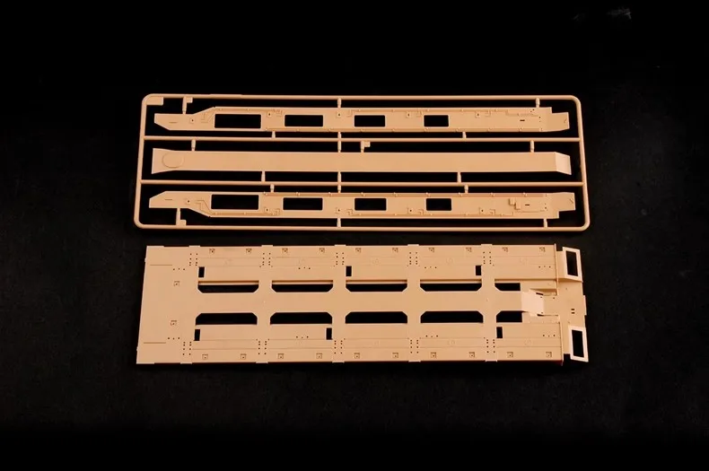 US Stock 1/35 Hobby Boss M1070 Truck HET Tractor with M1000 Semi Trailer Military Model Kit Toy Vehicle DIY Assembly Car TH06019