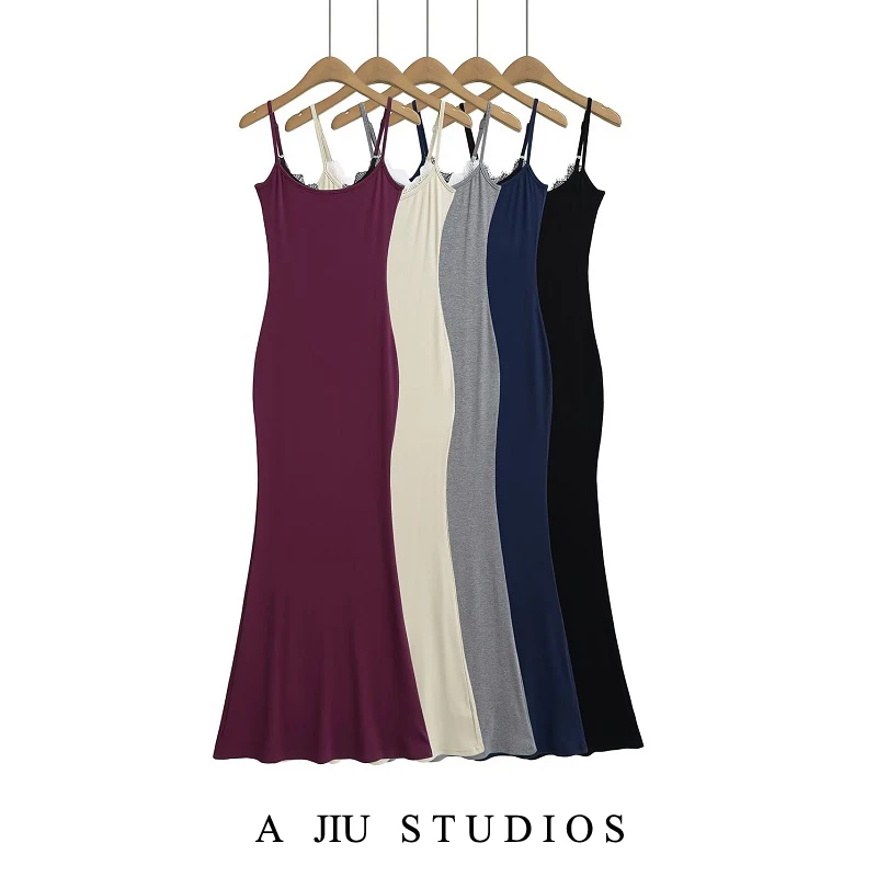 กระโปรงยาวทรงเข้ารูปผ้าเนื้อนุ่ม ดีไซน์เซ็กซี่ แต่งลูกไม้ สายรัดเอว ช่วยกระชับสัดส่วน เหมาะสำหรับฤดูร้อน