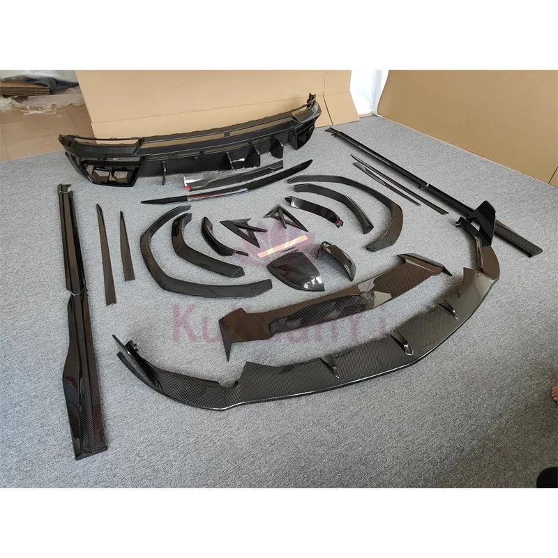 M Style Body Kit Is Used for Lambor URUS Carbon Fiber Front bar Edge Side Skirt Rear Diffuser Rear Spoiler Body Decoration