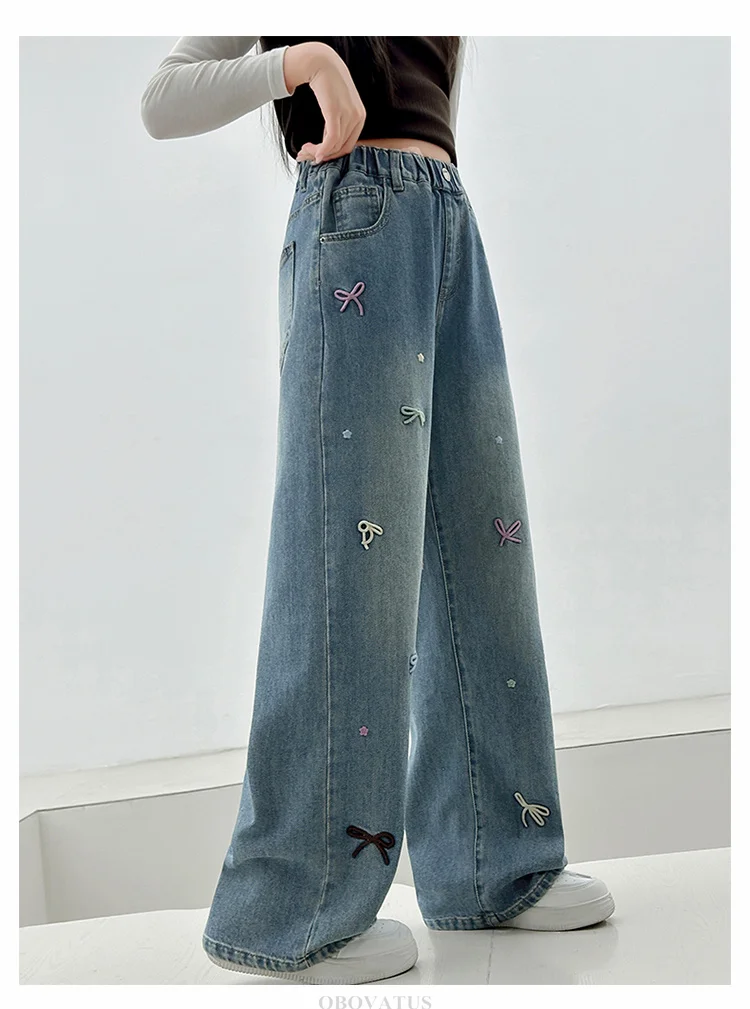 Hochwertige Kinder-Jeans im High-Fashion-Stil mit lockerer Passform und Schleifenstickerei für Teenager-Mädchen, trendige blaue Denim-Hosen, Kinderhosen – Detail 6