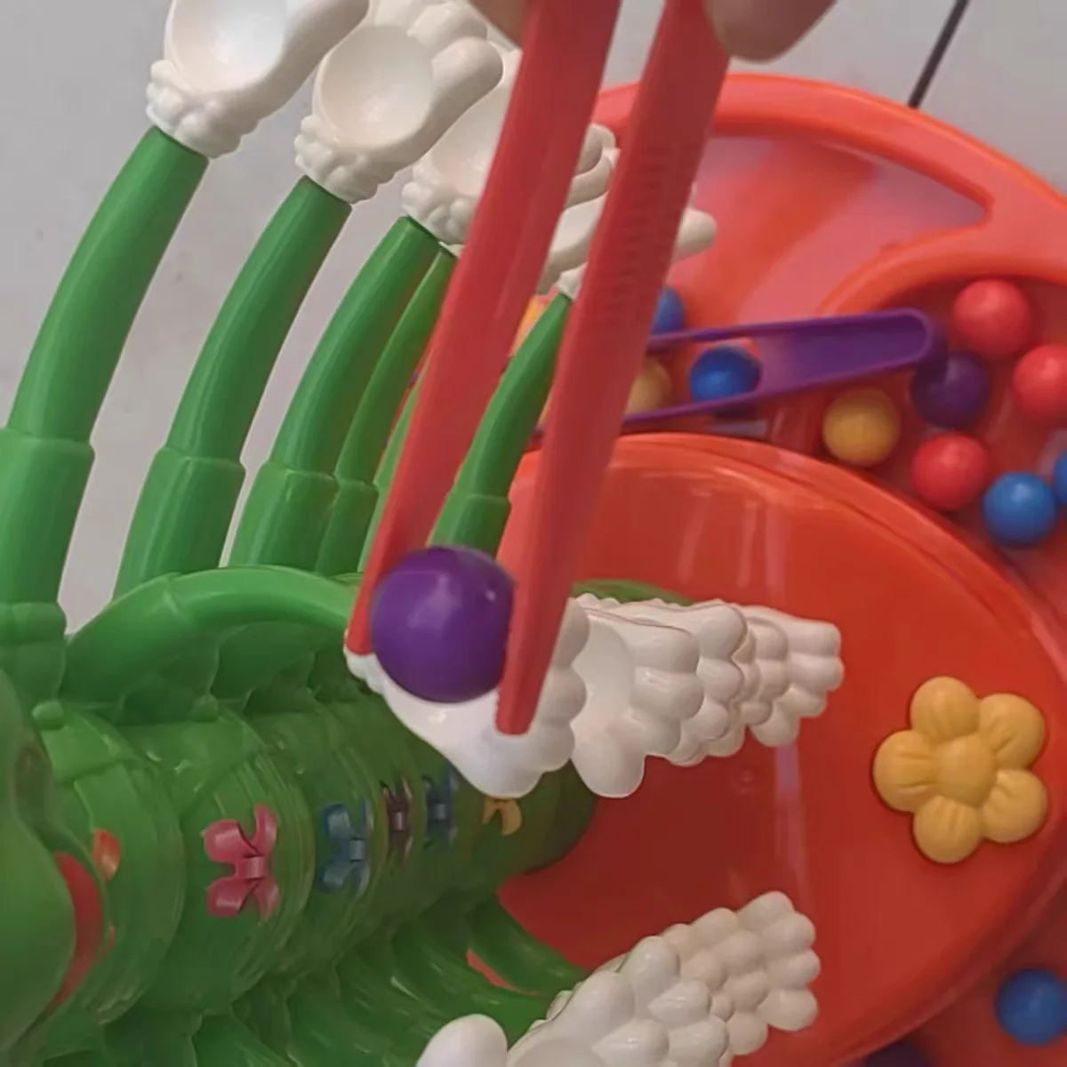 

SoundLight Swing Toy Cute Caterpillar Shape Vibration Movement Sensory Stimulation Educator Recommended