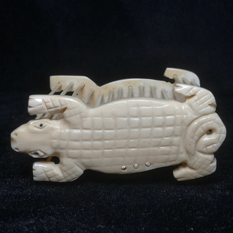 Oid Chinese Hand Carving Lovely Crocodile Statue Cricket Cage Decoration Gift Collection L 8.5 CM