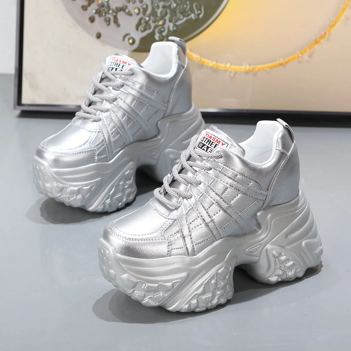 

Кроссовки на скрытой платформе 12 см с толстой подошвой в стиле Dad Shoes, весна-осень 2026, с пушистой подкладкой, теплые, удобные, на танкетке, белые, для невысоких женщин