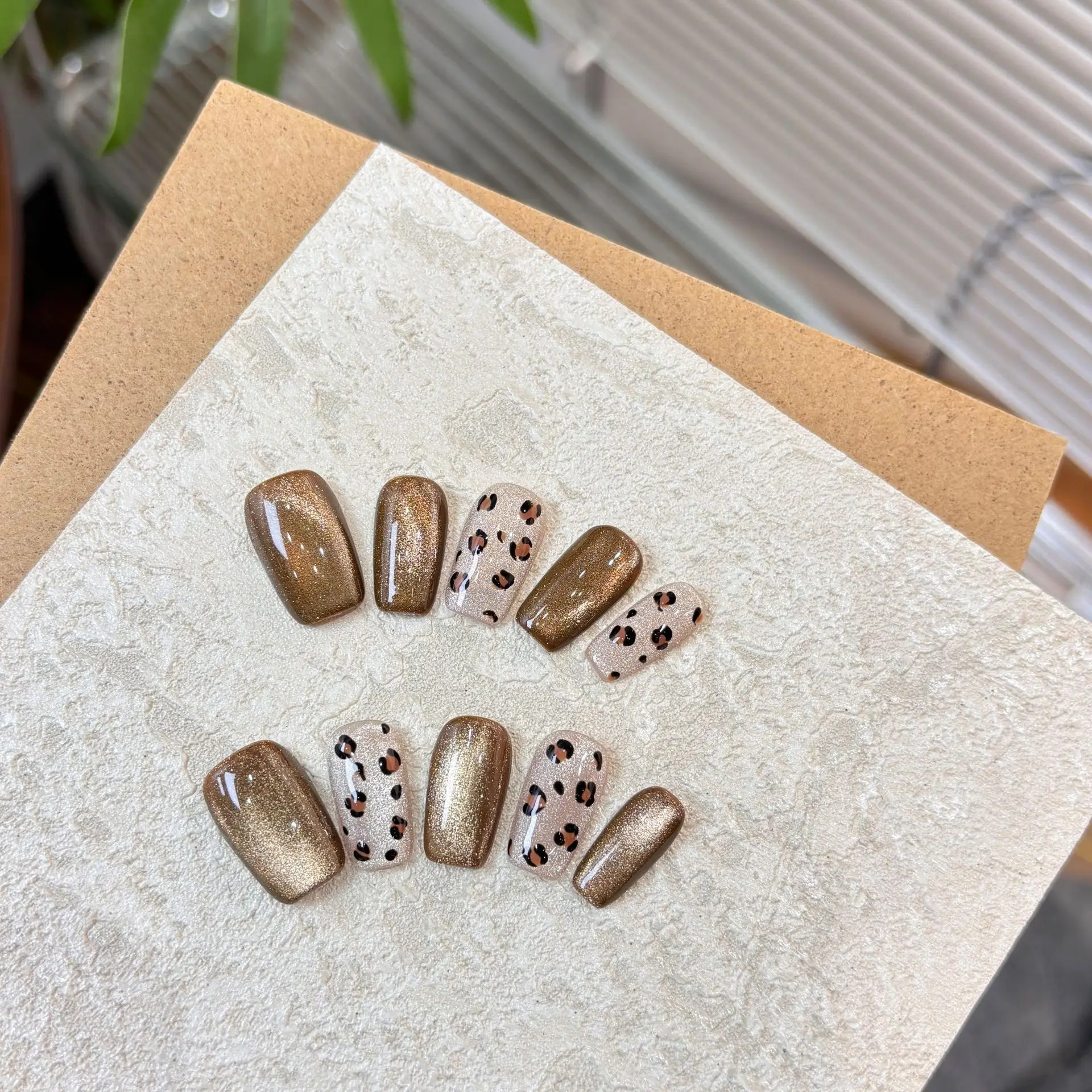 

10Pcs Handmade Cat Eye Press on Nails Shiny French Leopard False Nails Full Cover Autumn Winter Wearable Short Fake Nail Tips