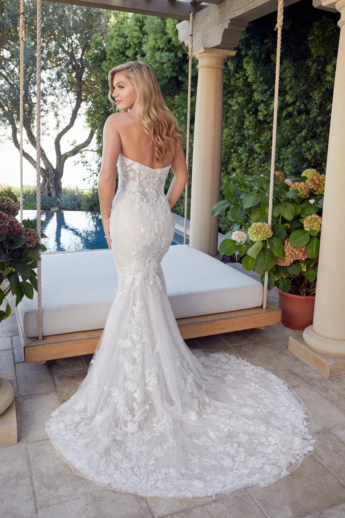 

Luxury Floral Lace Mermaid Wedding Dresses Sweetheart Strapless 2026 Backless Elegant Marriage Gowns With Sequins For Brides