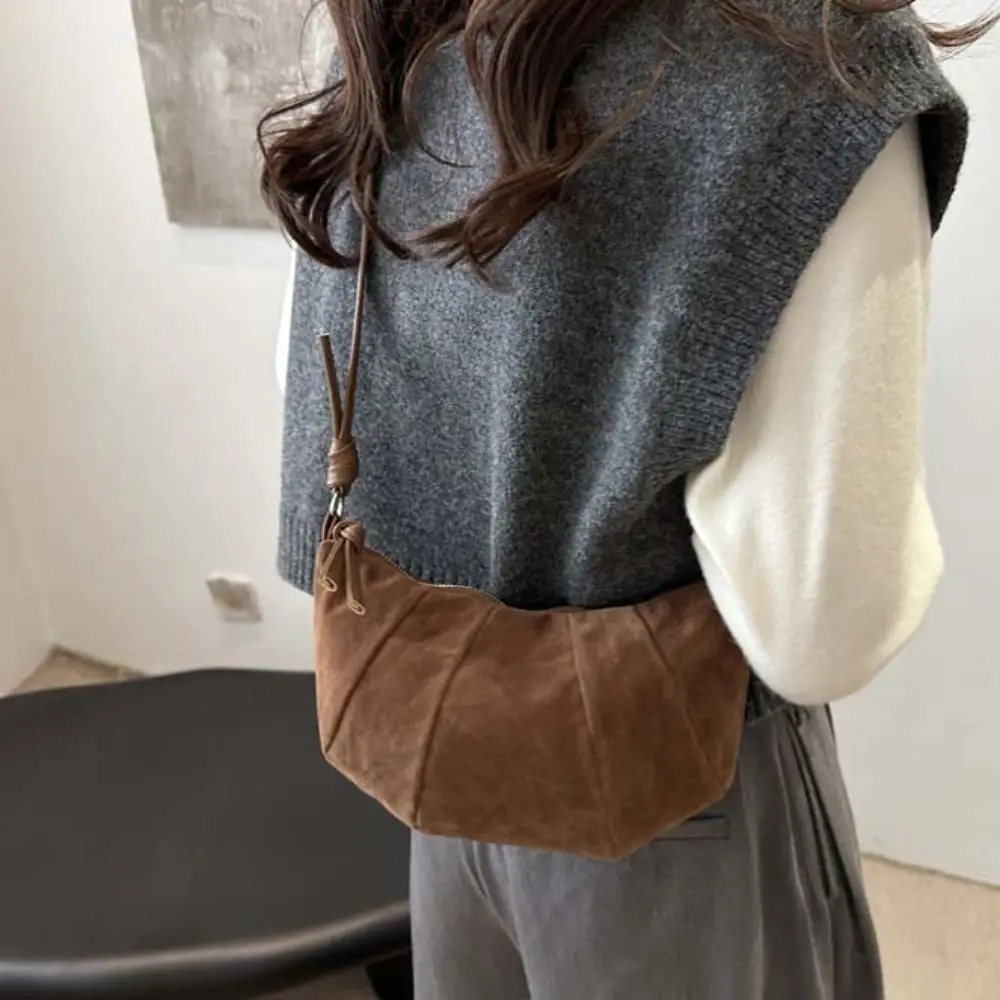 حقيبة كروس بسيطة حقيبة كتف كرواسون بني بلون سادة غير لامع من البولي يوريثان حقيبة صغيرة للفتيات على الطراز الكوري #2