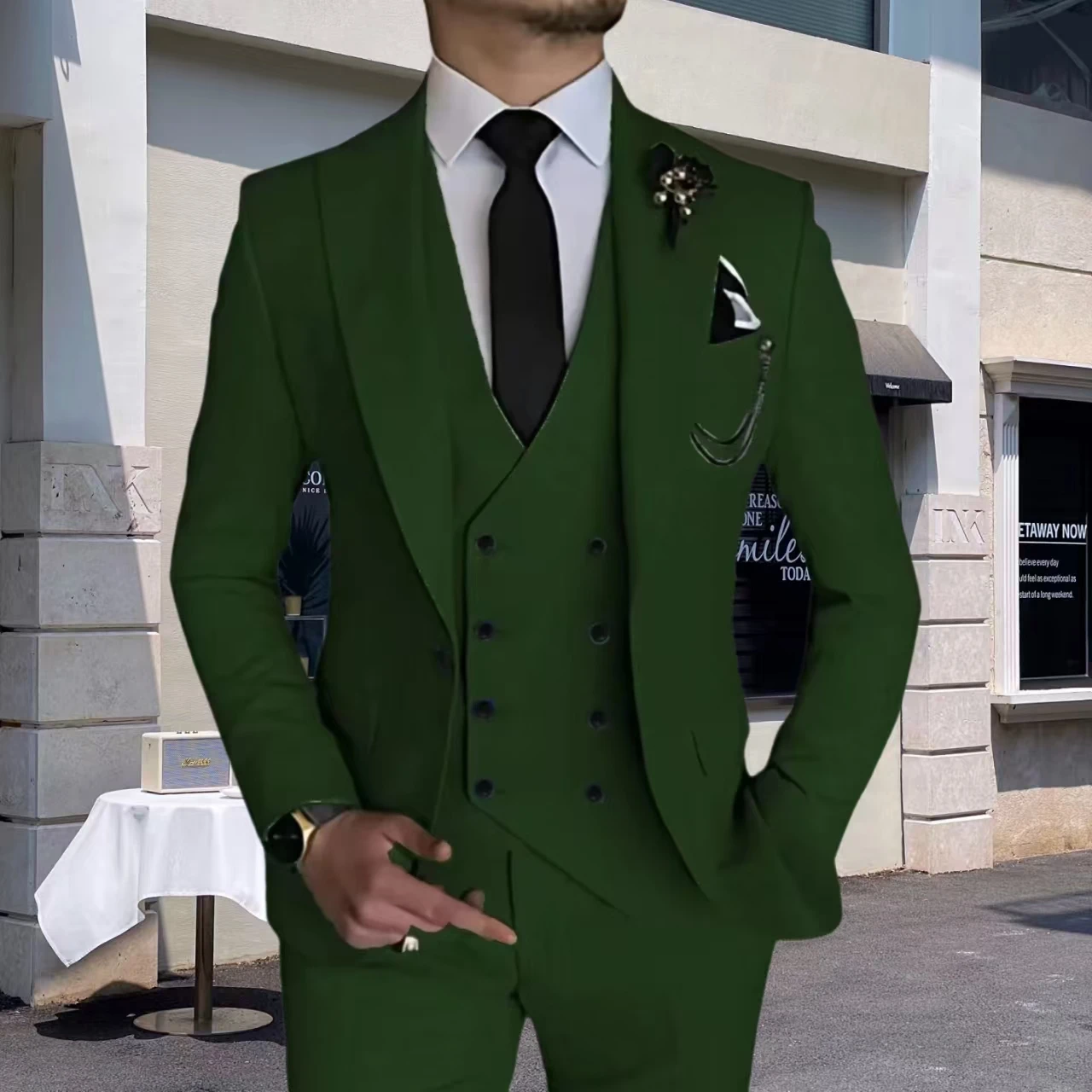 

Tailored Three-piece Suit Men‘s Designer Clothe Formal Jacket with Peak Lapel for Celebrities Customized on Demand Men Clothing
