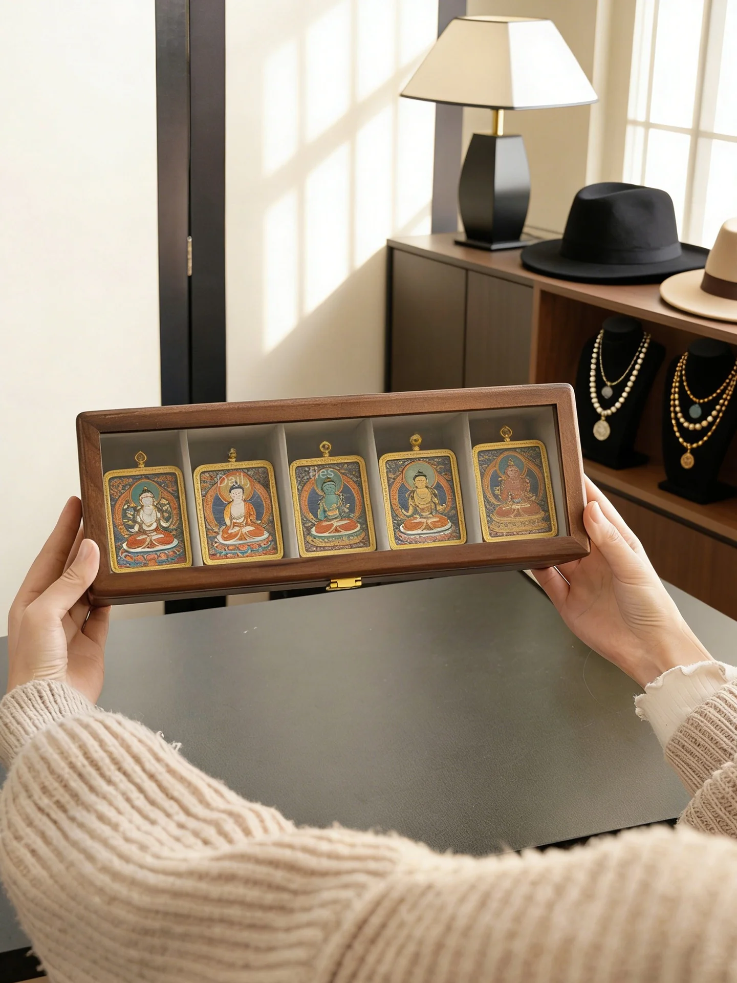 

Вместительная деревянная шкатулка-органайзер для хранения буддийских карт, пылезащитная, с крышкой, ручной работы, в ретро-стиле, для украшений