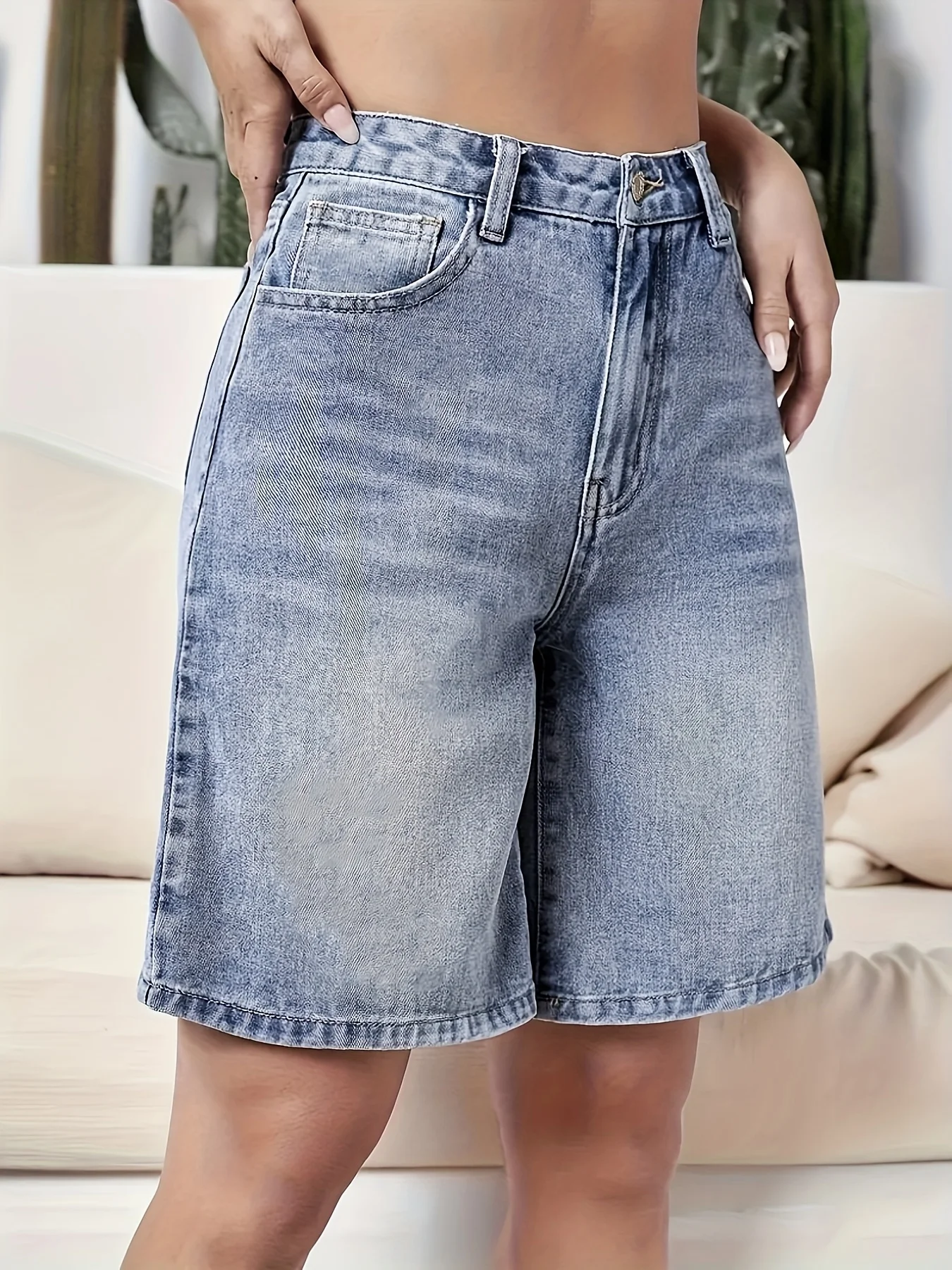 Summer casual blue denim shorts for women, high-street five-quarter straight-leg pants, with a rakish and loose style