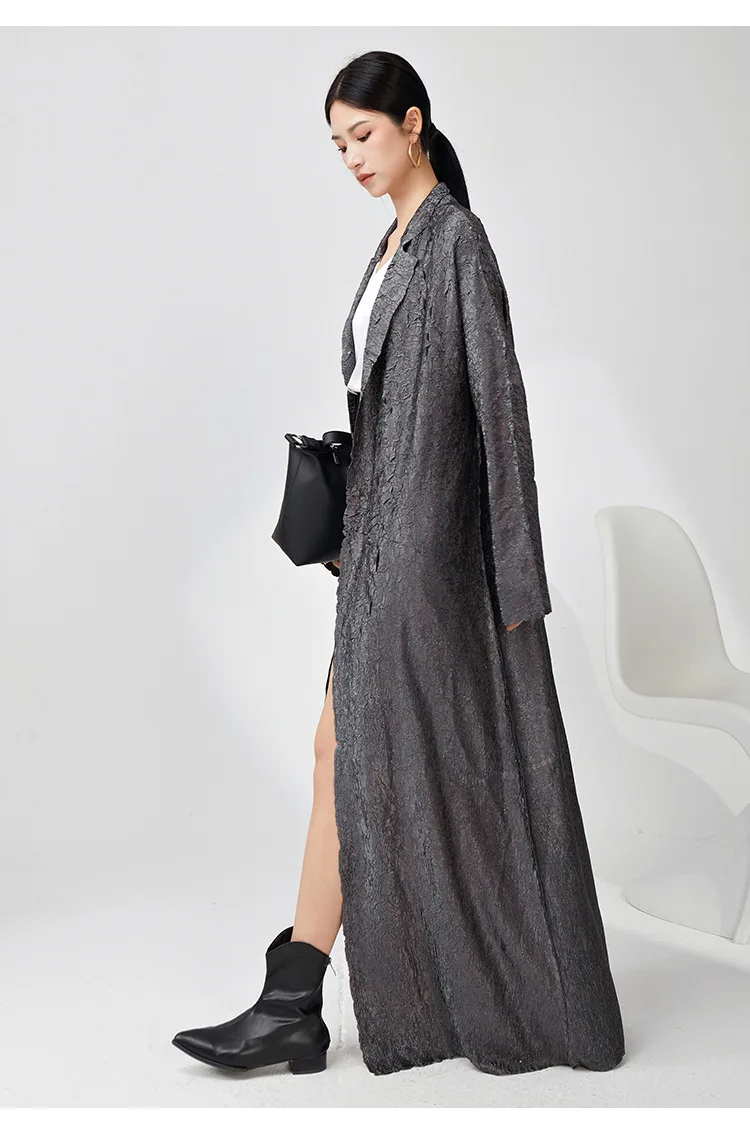 Stylish pleated trench coat for spring and autumn, long, elegant, loose-fitting, British style cardigan, Miyake coat.