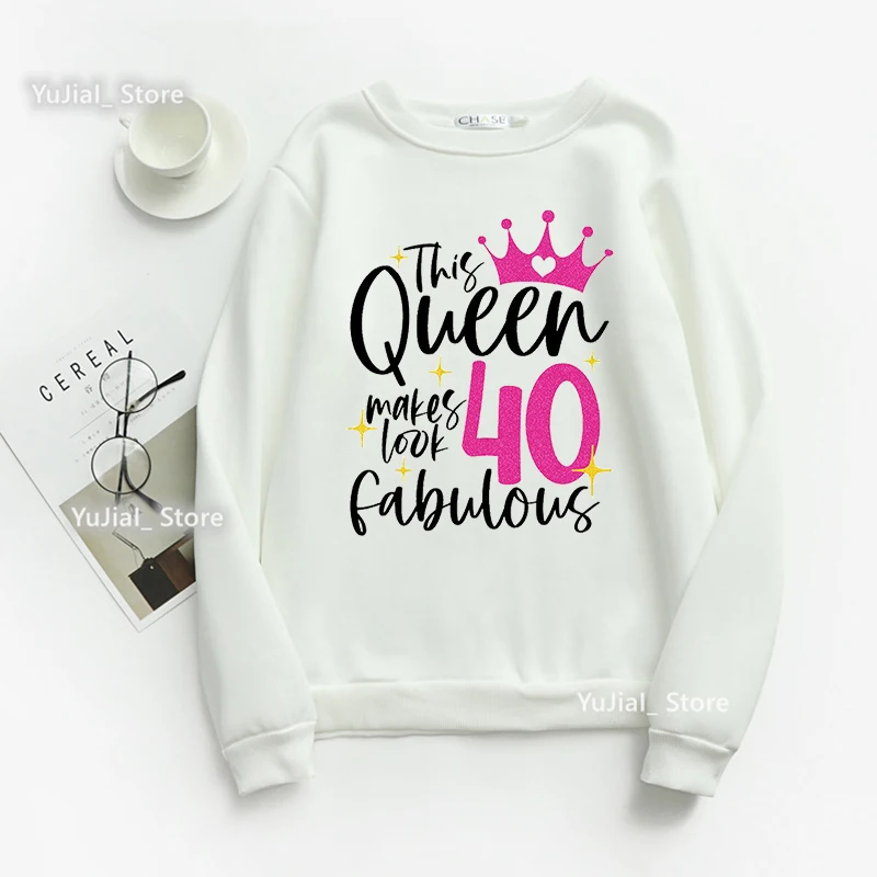 

This Queen Makes 40th Look Fabulous Graphic Print Sweatshirt Women Pink Crown Hoodies Femme Birthday Gift Jumper Clothes