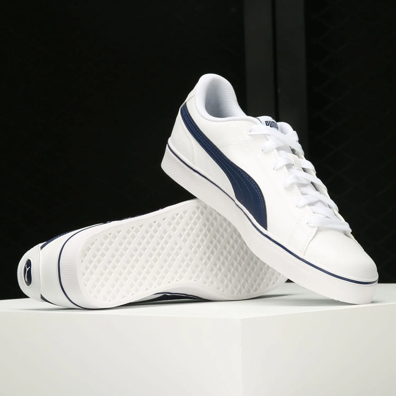 

Puma genuine unisex CourtPoint VulcV2 low cut board shoes 362946-08