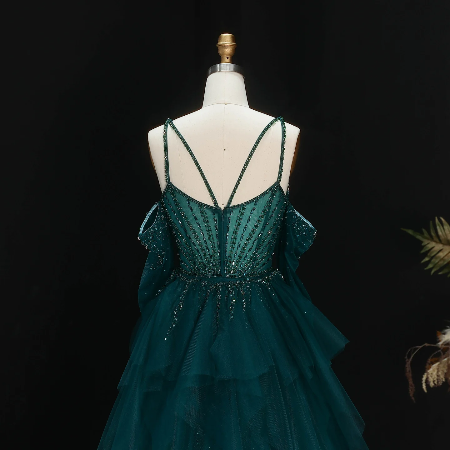 Sharon Said Dubai Grünes Abendkleid mit Spaghettiträgern, Perlen und Rüschenärmeln, formelles Ballkleid für Damen, SS123, maßgeschneidert – Detail 9