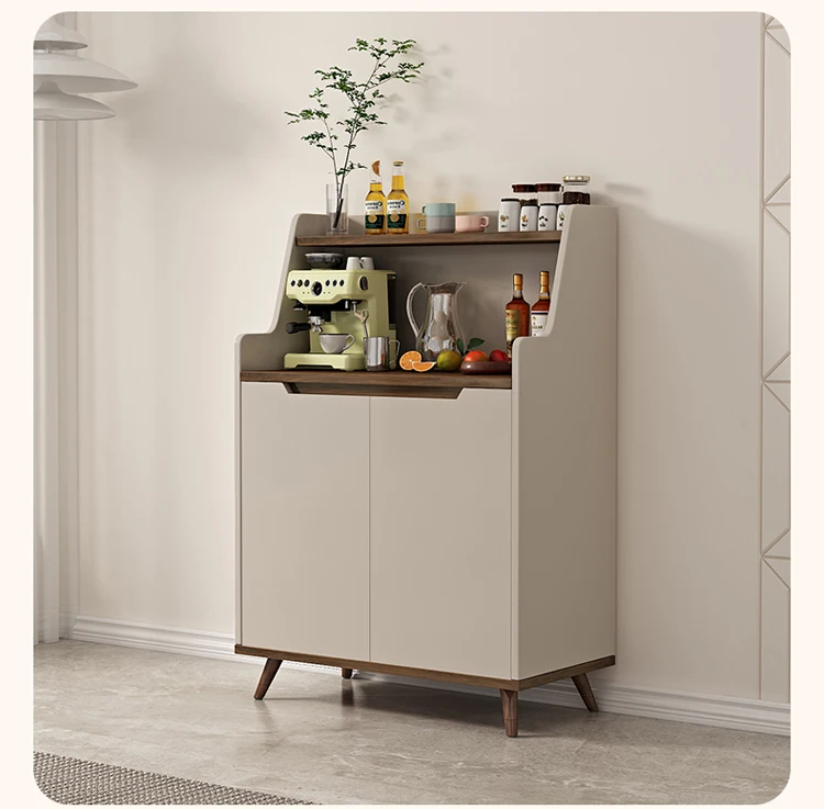 Penyimpanan kabinet, lemari samping ruang makan terintegrasi di dinding, penyimpanan multifungsi dari kayu solid, lemari rendah di lantai.