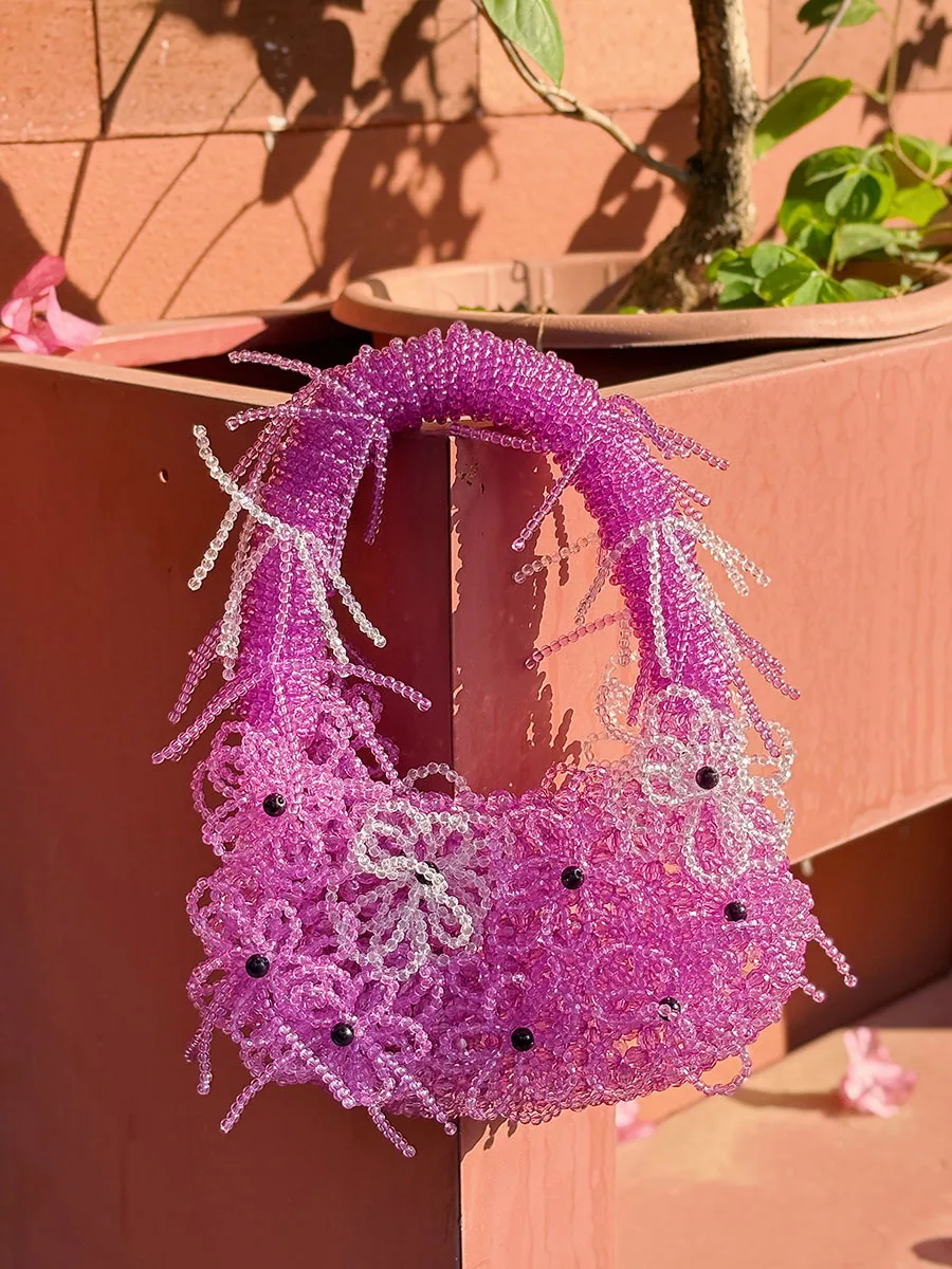 Süße und verspielte handgefertigte Perlenblumen-Webtasche, kreative, individuelle, lässige Handtasche für Lippenstift und Kleingeld – Detail 1