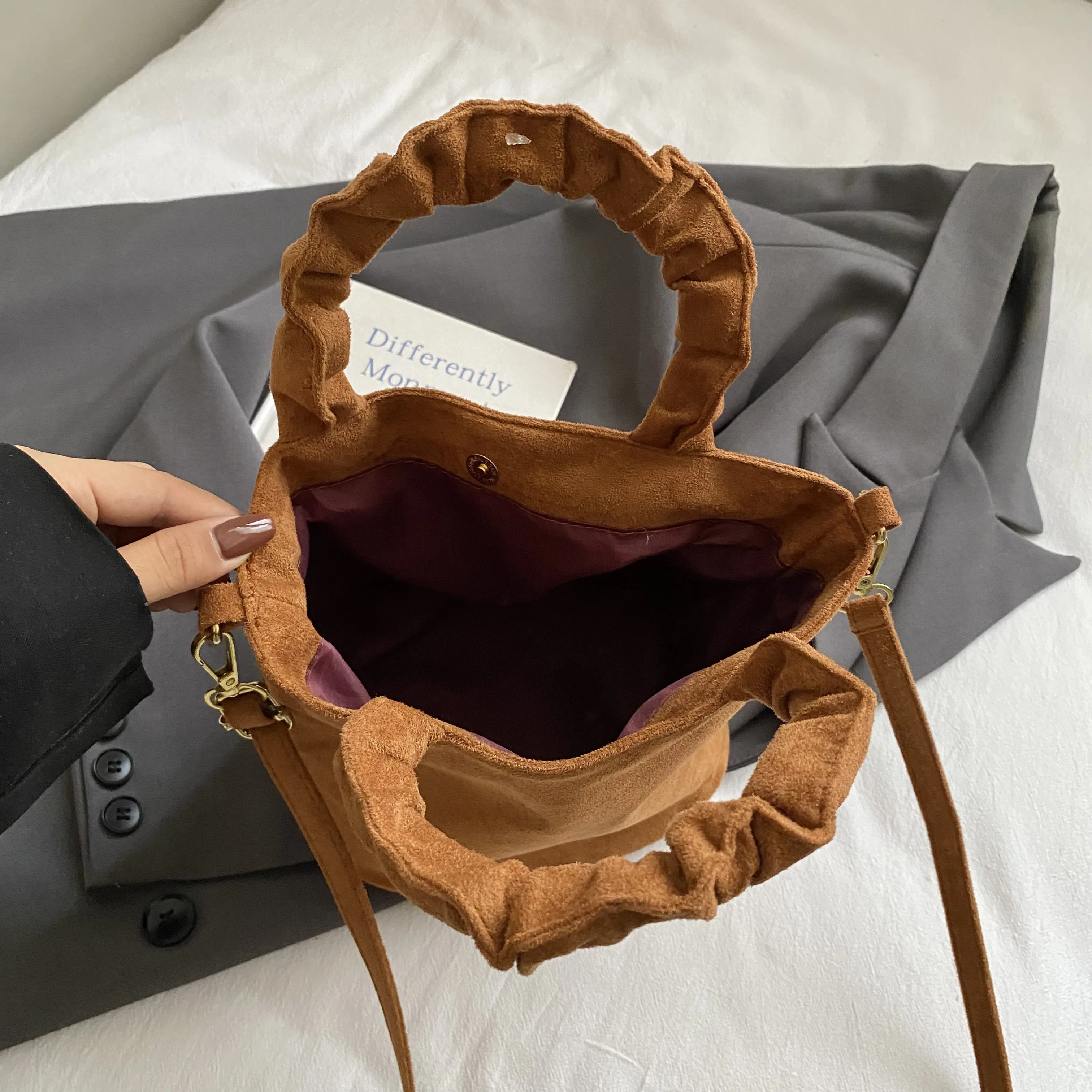 حقيبة نسائية من جلد الغزال 2025 خريف شتاء جديد مربع ليوبارد زر مغناطيسي حقائب يد عتيقة حقيبة هاتف بنية ناعمة على الموضة #5