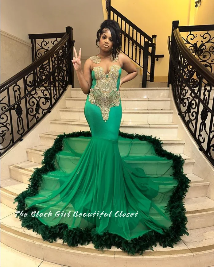 Green Luxury Prom Gowns Sparkling Rhinestone Beaded Sequins Feather Tulle Swing Dresses Black Girls Sexy Gowns Dresses