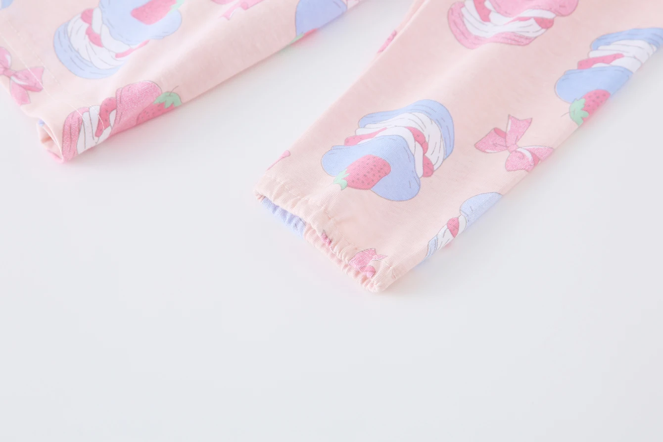 Mädchen-Pyjama aus reiner Baumwolle, dünn für Frühling und Herbst, für Babymädchen im Alter von 1-8 Jahren, Set mit langen Ärmeln und langen Hosen, vollflächig bedrucktes rosa Kuchenmuster, süße Hauskleidung. – Detail 5