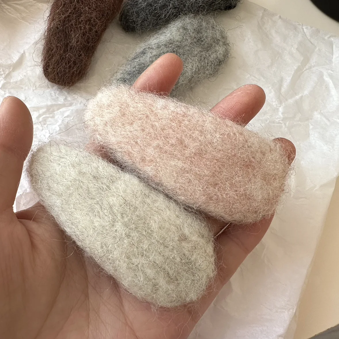 1pc Fluffy Winter Hair Clip Faux Fur Side Bangs Grip for Women Girls Cute Plush BB Clip Daily Outing Autumn Cold Season Hairpin
