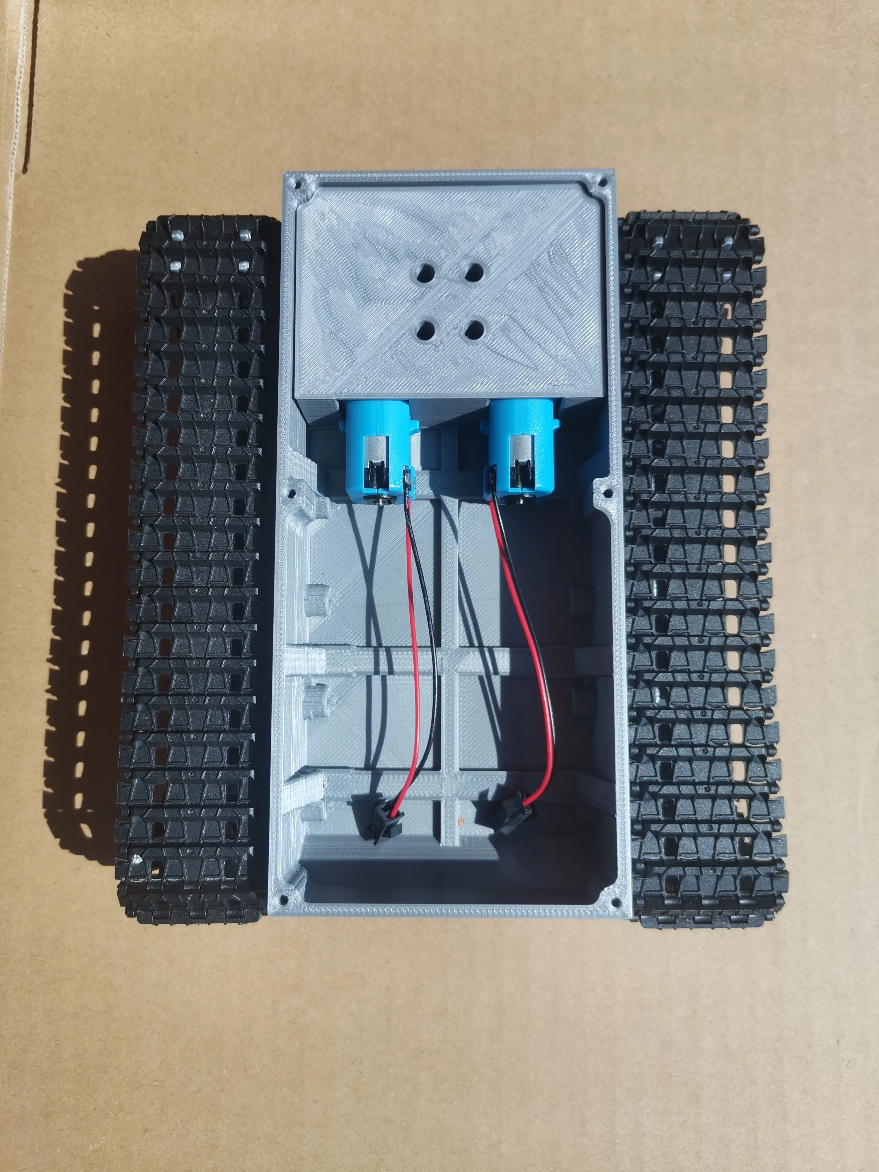 

Гусеничное шасси. Шасси по индивидуальному заказу для двигателя TT можно напечатать в 3D, таких как умные автомобили и танки своими руками.