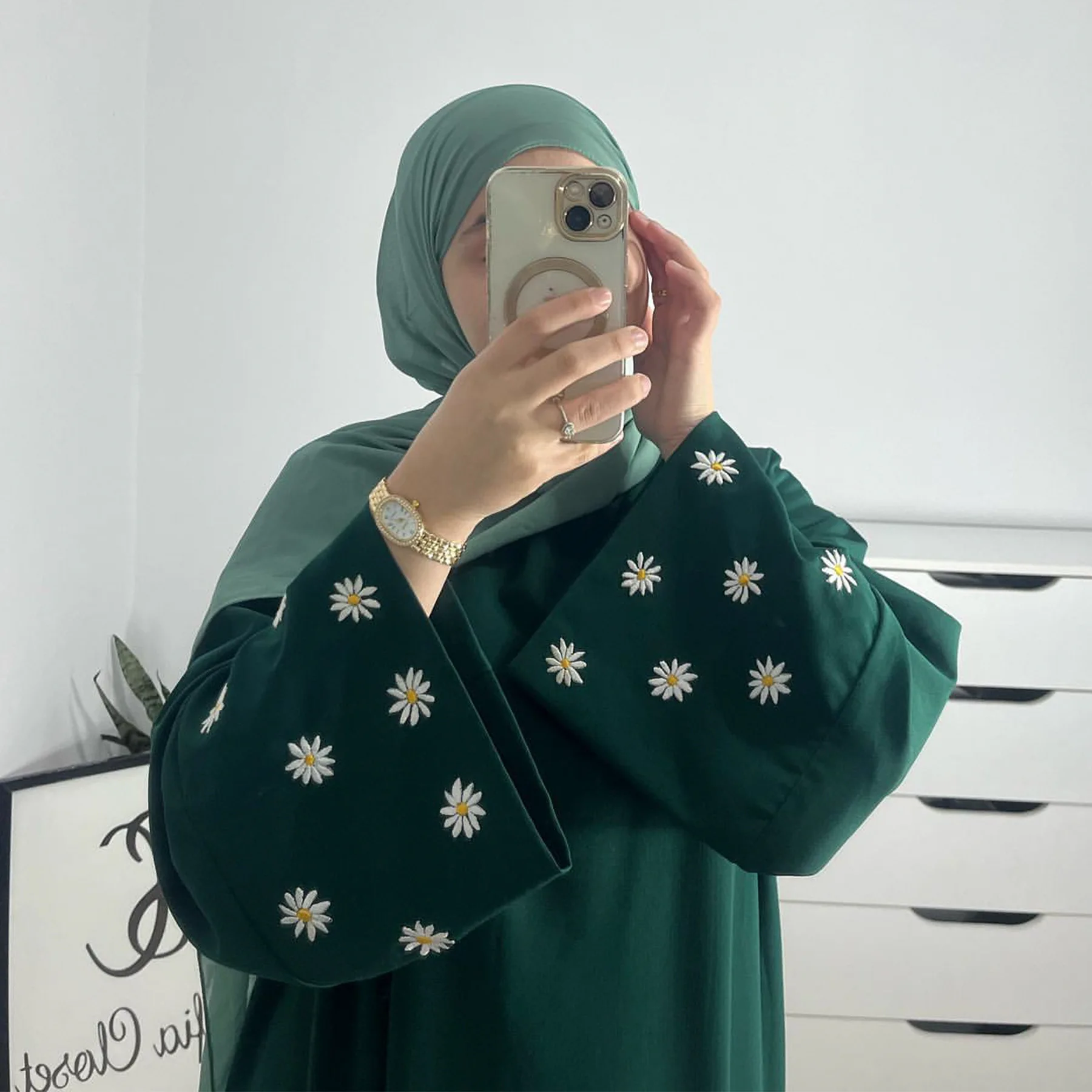 

Embroidery Daisy Closed Abaya Muslim Woman Dubai 2024 African Dresses for Women Hijab Robe Ramadan Islamic Abayas Arabic Dress