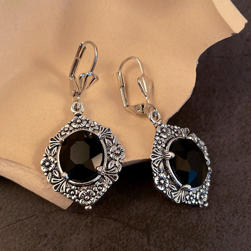 Delicate Design Drop Earrings Women Vintage Style Black Stone Dangle Earrings Exquisite Female Party Accessories Drop Shipping