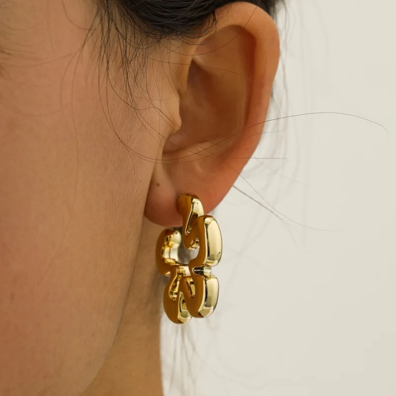

New Exaggeration Punk Thick Metal Hollowed-out Flower Studs Earrings for Women Trendy Charming Simple Jewelry Gift Daily Wear