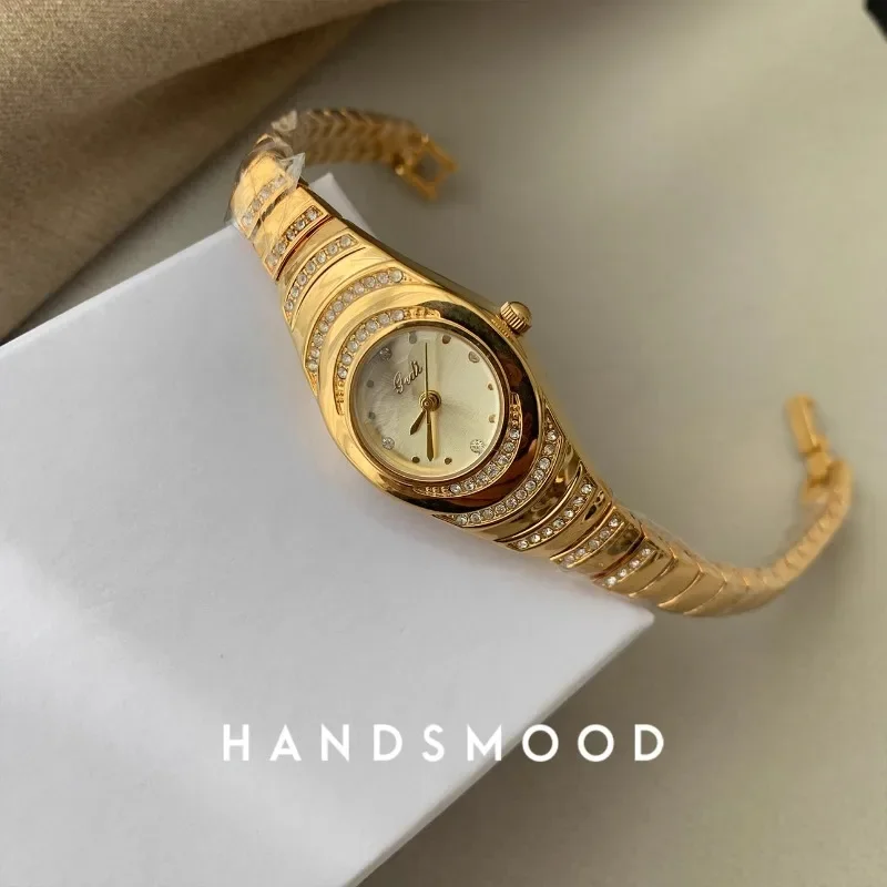 

Small Gold Watch Light Luxury Exquisite Diamond Design Sense Strap Fashion Temperament Hundred Match Watch Women ساعات نسائية