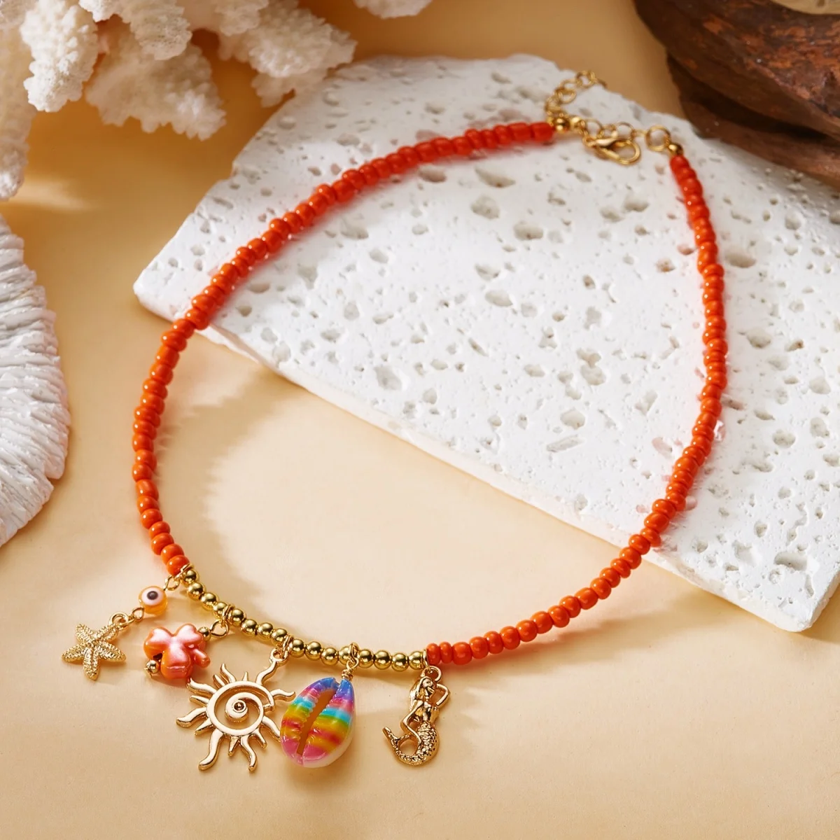 Sommerliche Reisperlen-Halskette mit Korallen- und Muschelanhänger für Damen und Herren – Boho-Muschel-Choker für Urlaub, Party und modische Schmuckgeschenke – Detail 17