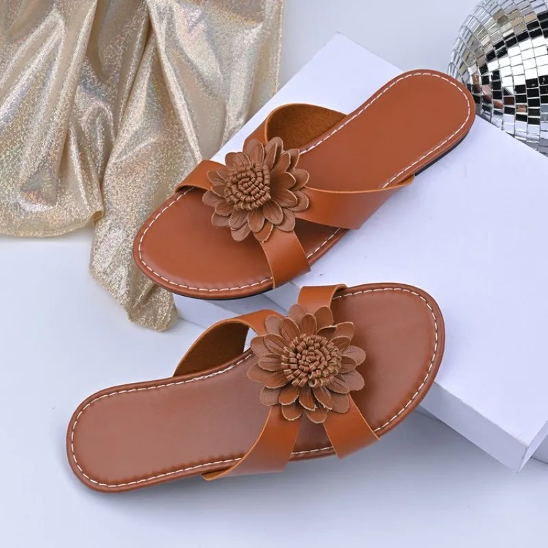 

Retro Flower Decor Flat Sandals Women 2025 Summer Pu Leather Beach Slippers Woman Plus Size Non Slip Outdoor Slides