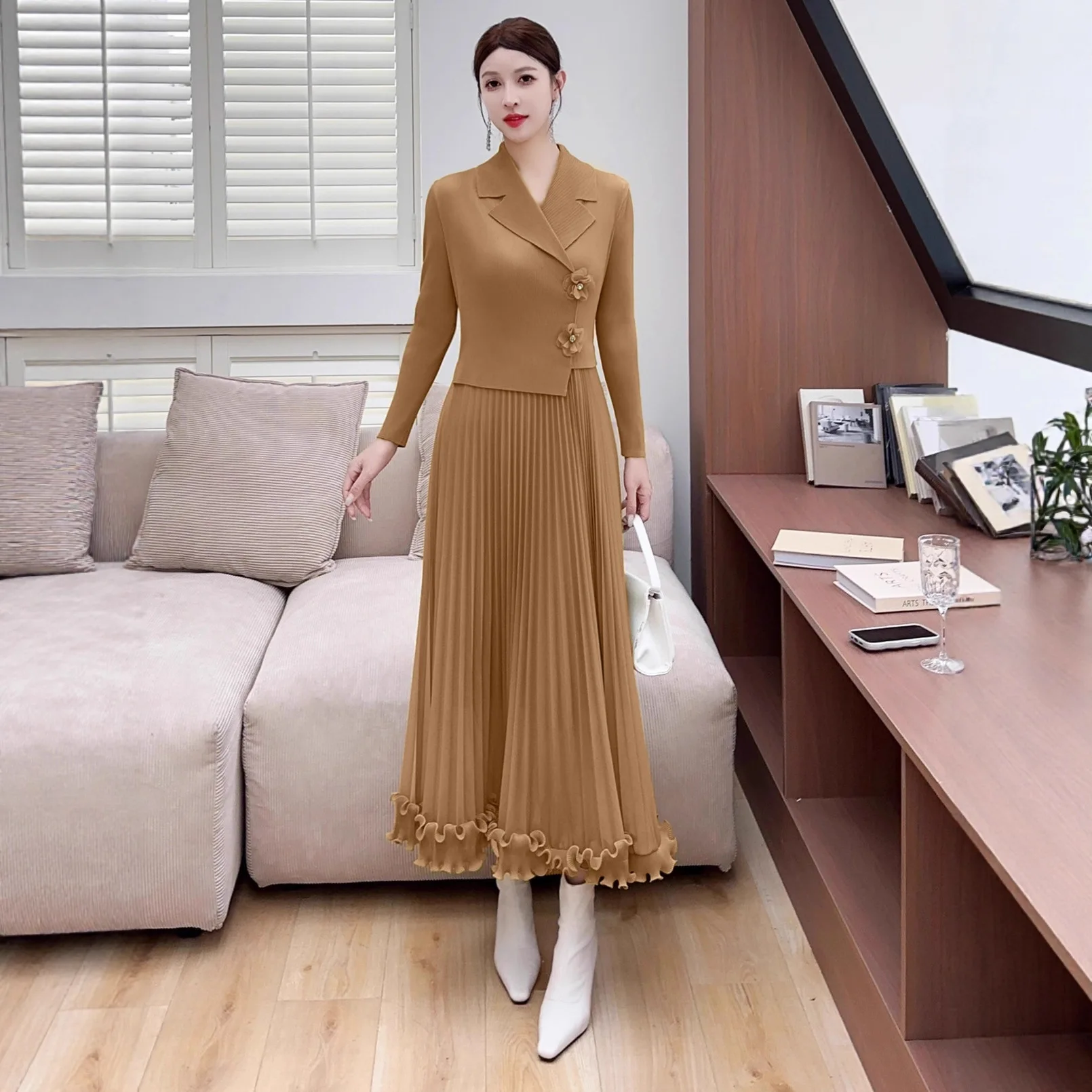 

Miyake Pleated Autumn New 2025 Dress Long Skirt Light Luxury Fashion High-end Feeling Suit Collar Cinched Waist Pleated Skirt