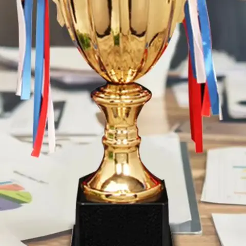 جائزة الكأس الذهبية، جوائز الإنجاز الذهبية، أكواب الكأس المعدنية، جوائز النحت الكبيرة للفائزين للأطفال والكبار