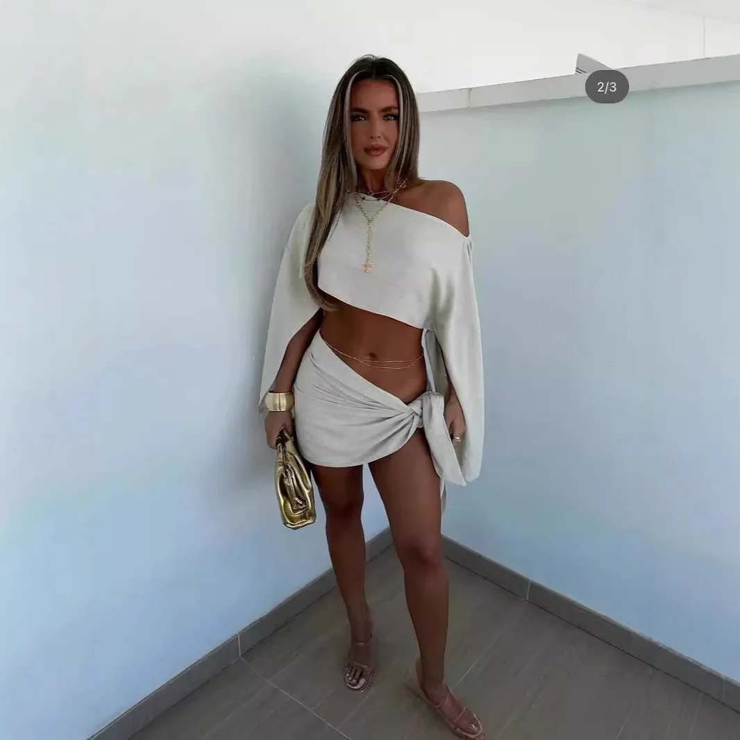 ชุดเซ็ต 2 ชิ้น เสื้อครอปท็อปผ้าฝ้ายลินินสีขาว สไตล์หรูหราสำหรับผู้หญิง ใส่เที่ยวพักผ่อนช่วงฤดูร้อน แฟชั่นกระโปรงสั้นสีขาว ชุดใหม่สำหรับสาวๆ ใส่ไปเที่ยวชายหาด